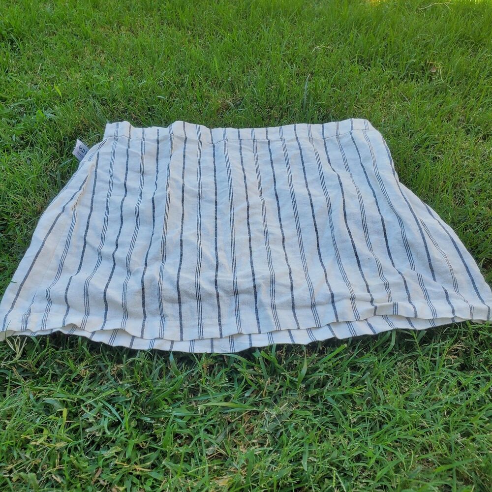 Old Navy Women's Skirt White/Black Stripes Size XL